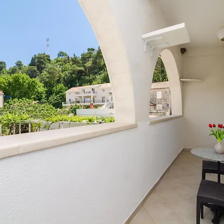 & Bari I - With Balcony And View First Floor -apt 4 *
