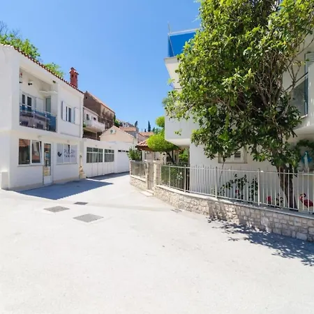 Apartment & Bari I - With Balcony And View First Floor -apt 4