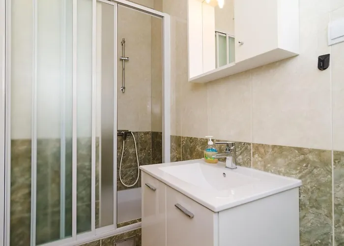 Apartman & Bari I - With Balcony And View First Floor -apt 10 Mlini