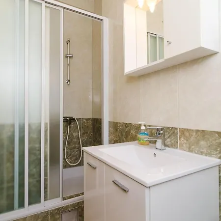 Apartment & Bari I - With Balcony And View First Floor -apt 10 Mlini